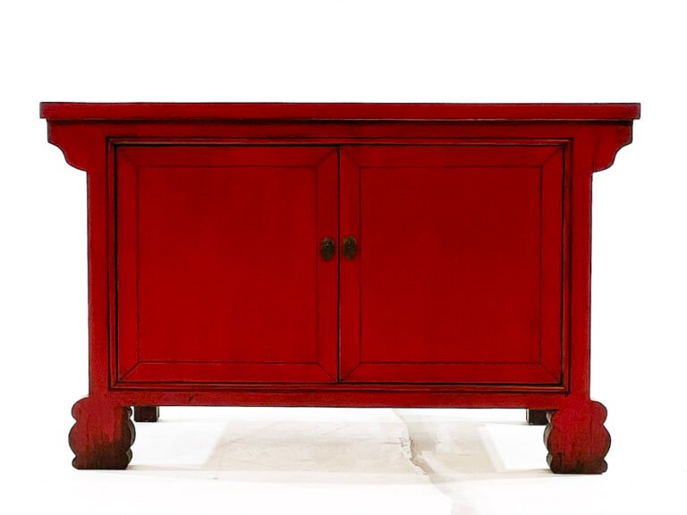 Mueble auxiliar rojo con tablero volado.