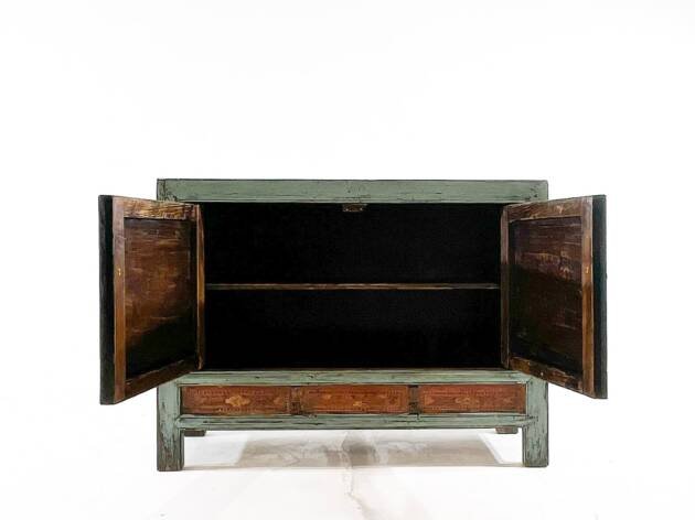 <a href="https://bidadari.es/product/aparador-pintado-a-mano/">Aparador pintado a mano.</a>