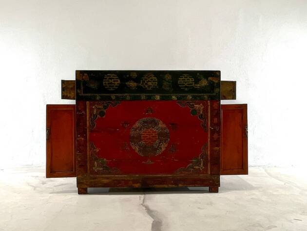 <a href="https://bidadari.es/product/baul-con-motivos-de-doble-felicidad-%e5%9b%8d-pieza-insolita/">Baúl con motivos de doble felicidad 囍. Pieza insólita.</a>