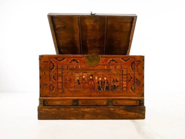 <a href="https://bidadari.es/product/baul-pintado-a-mano-2/">Baúl pintado a mano.</a>