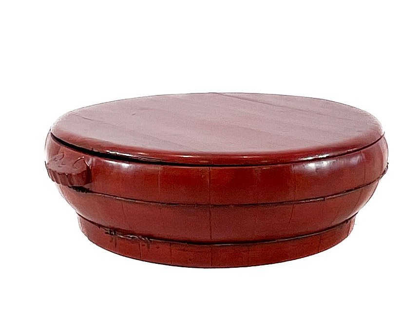 Recipiente con tapa para alimentos.