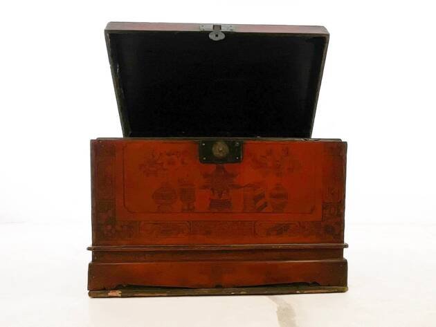 <a href="https://bidadari.es/product/baul-pintado-a-mano-4/">Baúl pintado a mano.</a>