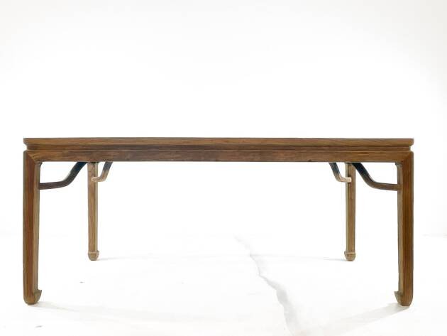 Mesa de comedor pata de caballo.